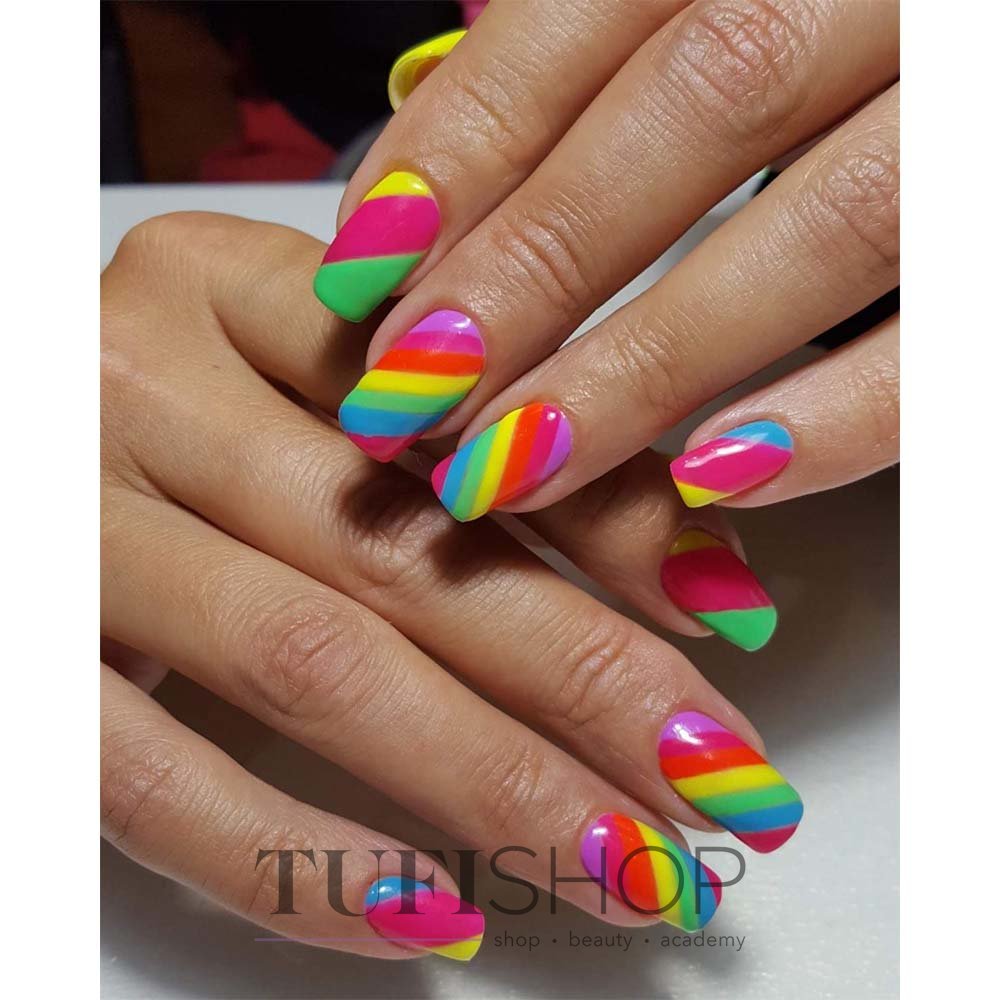 Разноцветный дизайн ногтей