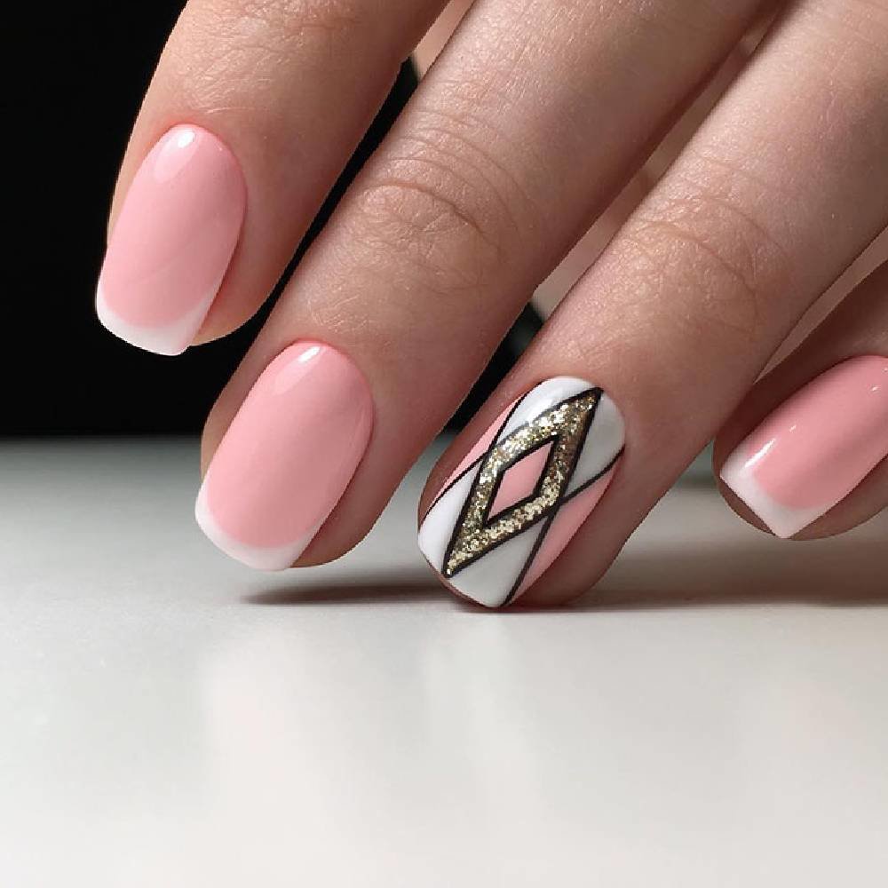 Розовый маникюр: 10 красивых дизайнов для длинных ногтей